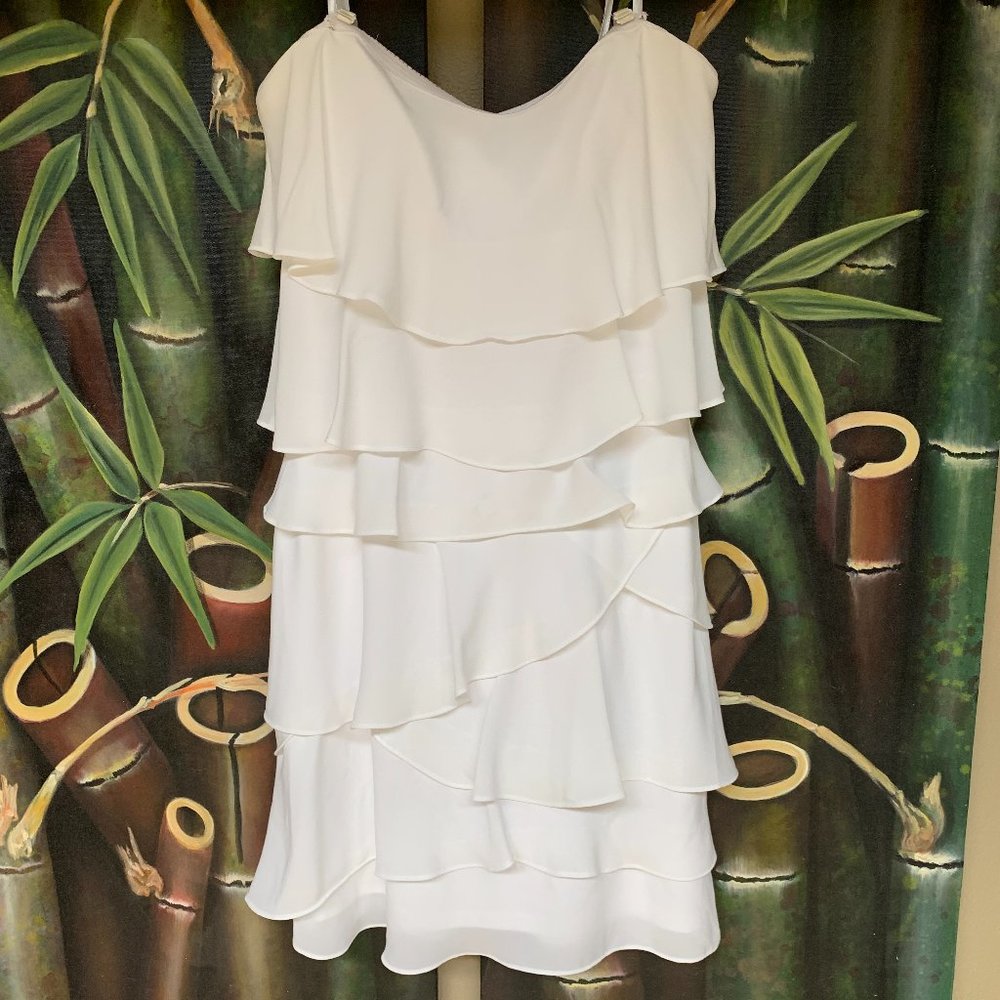 BCBGMAXAZRIA Strapless White Cocktail Dress